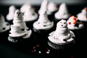 On The Table: Ghostly Halloween Cupcakes