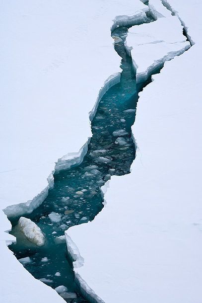Ice crack and glacier surface