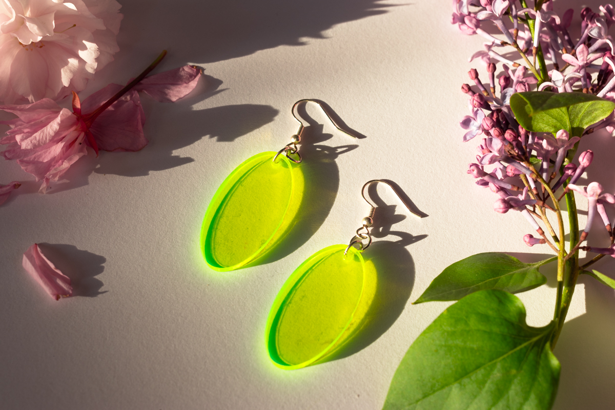 green oval earrings