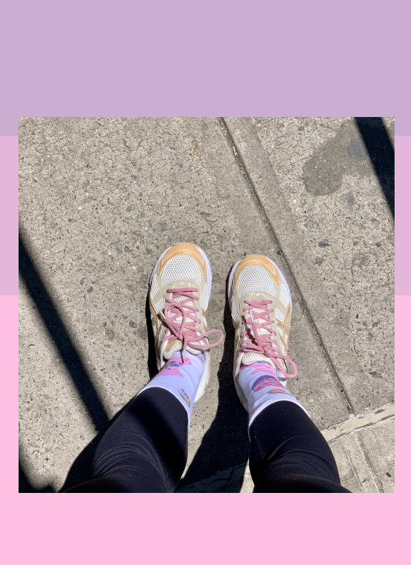 Shoelaces dyed with cochineal