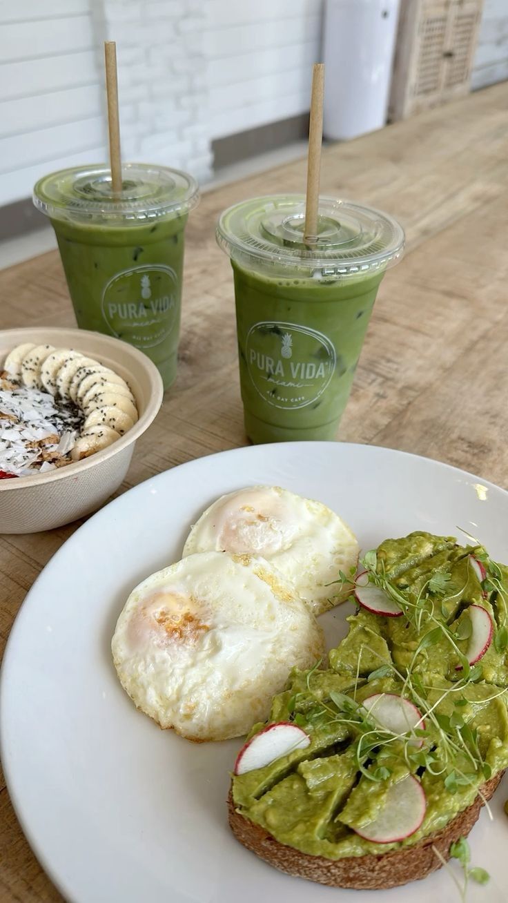 Biking route by the beach and a casual brunch table